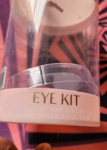 OXX AUSTRALIA EYE SHADOW KIT