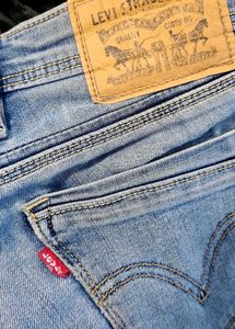 Limited! Levi&#39;s Women 711 skinny Jeans