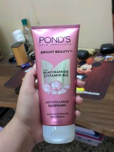 Pond's Bright Beauty Facewash