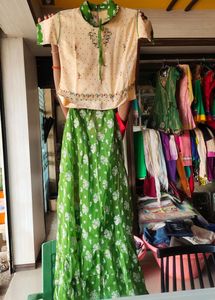 Green &amp; Cream Skirt Top 🆕