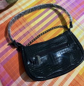 Zaik Shoulder Bag