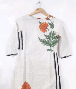 W Off-White Printed Kurta (Women&#39;s)