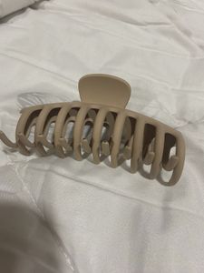 Neutral Hair Claw Clip