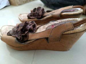 R Alpha Brown Flower Sandals