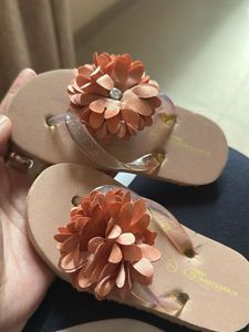 Flower Frisbee Flip Flops - Size 7