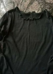 Black Long Sleeve Crop Top With A FREEBIEEEEE😍😍