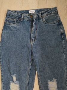 Ripped Denim straight Jeans