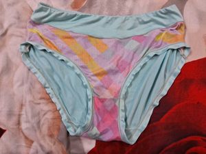 Women&#39;s Bra 7 And 3 Briefs