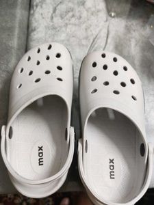 Max White Clogs