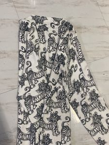 Trendy Cream Sweatshirt with Black Tiger Print – U