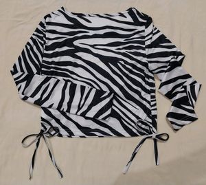 URBANIC Cute Top🎀