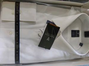 Van Heusen Men Shirt, New With Tag, 42&#34;