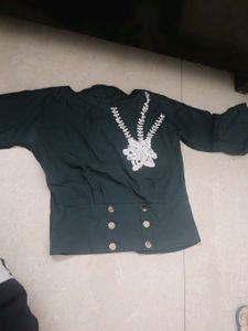 women crop top in green colour