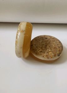 Oatmeal Honey & Saffron Bathing Bar