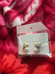 New Beautiful Hanging Pearl And Heart Earrings
