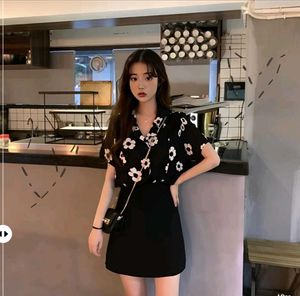 New with tag Pinterest Floral Print Button-Up Shir