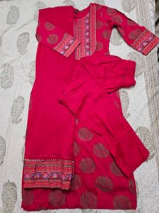 Kurta Set (With Dupatta And Trousers)
