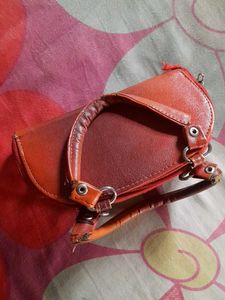 Handbags..🤍
