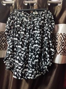 Beautiful Black Nd White Top For Daily Wear
