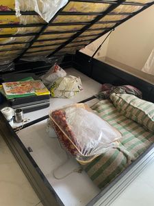 Hydraulic Bed Queen Size With Mattress
