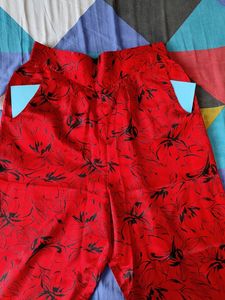 Silky Floral Straight Pant With Two Pockets And Zip On Back