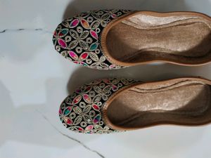 New Beautiful Jutti