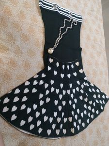 Stylish Top &amp; Skirt With Neck Chain.