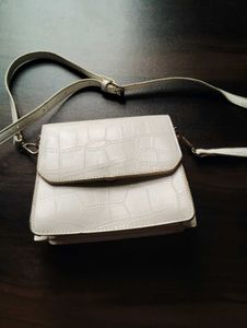 Beautiful Slingbag Off White