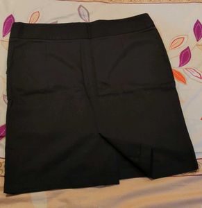 Chic Black Skirt with side zip