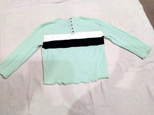 Trendy Top 💌Make Offer ✨