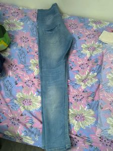 Stylish High-Waisted Jeans