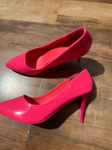 Hot Pink Pointed Heels