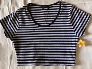 WESTSIDE NUON BLACK AND WHITE STRIPED  CROPTOP🖤