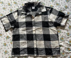 Black And White Crop Shirt🖤🤍