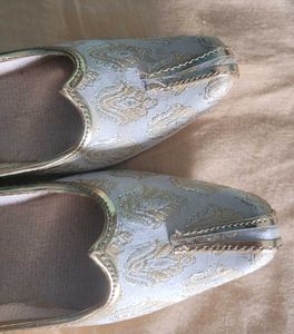 White &amp; Gold Jutti for boys