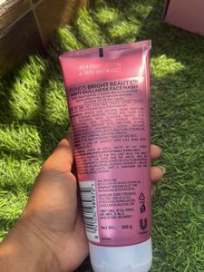 Pond's Bright Beauty Facewash