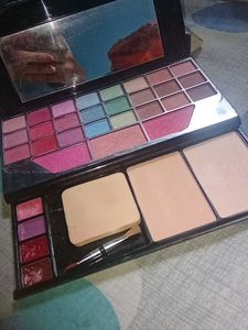 Hii Cutie A Eyeshadow Palette