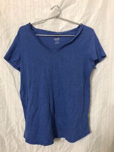 Mossimo V nack T shirt