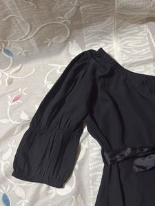 Chic Black One-Shoulder Top