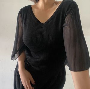 🖤Elegant Black Top With Mesh Sleeves 🖤