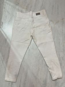 White High-Waisted Jeans