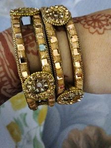 Combo Of 4 Bangles Set