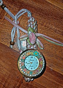 lnBeautiful Whomen Watch Good Condition Need Cell