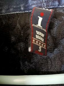 Women&#39;s Sleeveless Denim Jacket