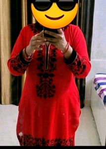 Red woollen kurta with side pocket & black legging
