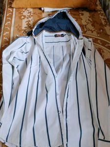 Shirt with hoodie style