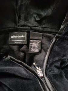 Women Black Front Zip Hooded Sweatshirt/Jacket