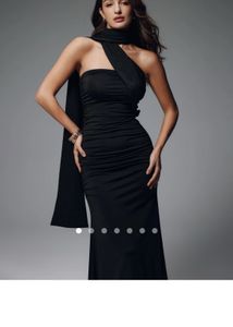 Chic Black One-Shoulder Dress