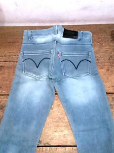 Levi&#39;s Light Wash Jeans
