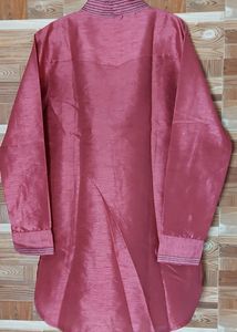 Brand New Luxurious Kurta, Never Worn. Best For Navaratri And Merriage Functions. You Will Not Regret Buying This.
